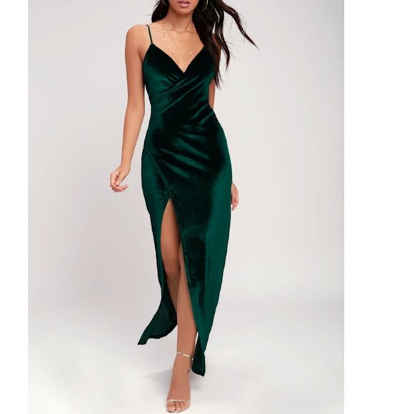 Elegant Green Velvet Dress - Picture 1 of 9